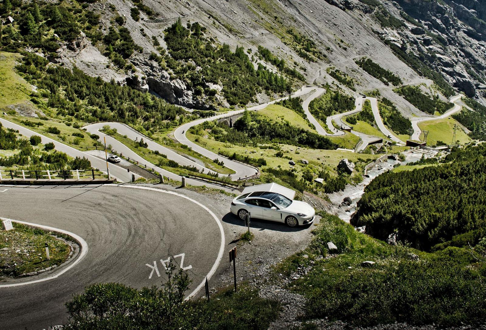 2611234_panamera_hybrid_porsche_drive_stelvio_2017_porsche_ag