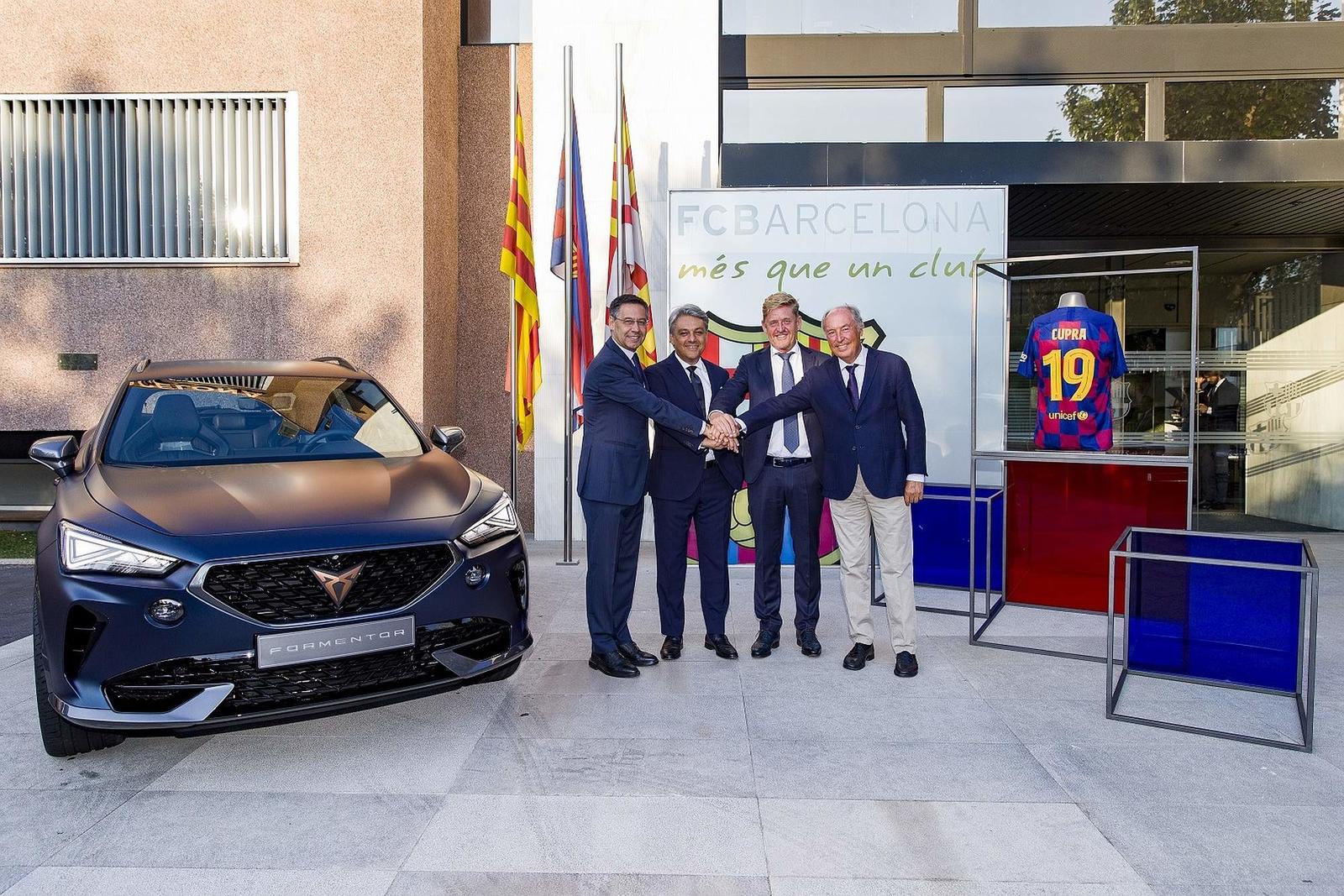 CUPRA-and-FC-Barcelona-join-forces-in-a-global-alliance_02_HQ