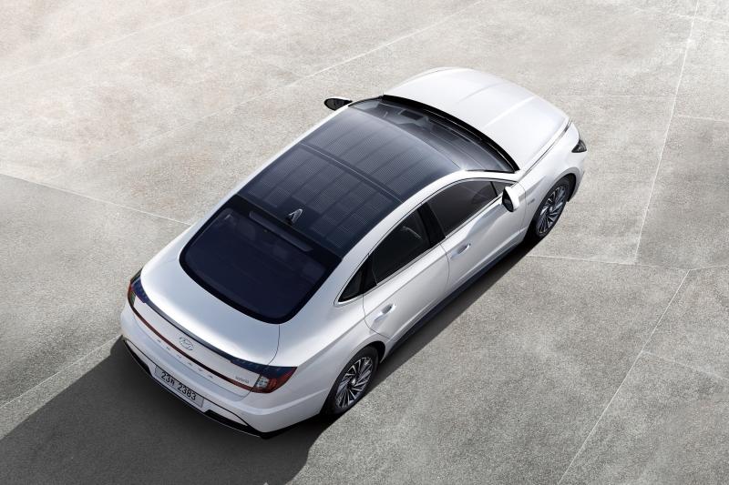 Hyundai lança primeiro modelo com sistema de carregamento solar 1