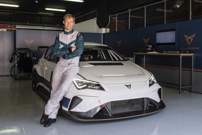 Mattias-Ekstrom-becomes-CUPRA-high-voltage-ambassador_01_HQ