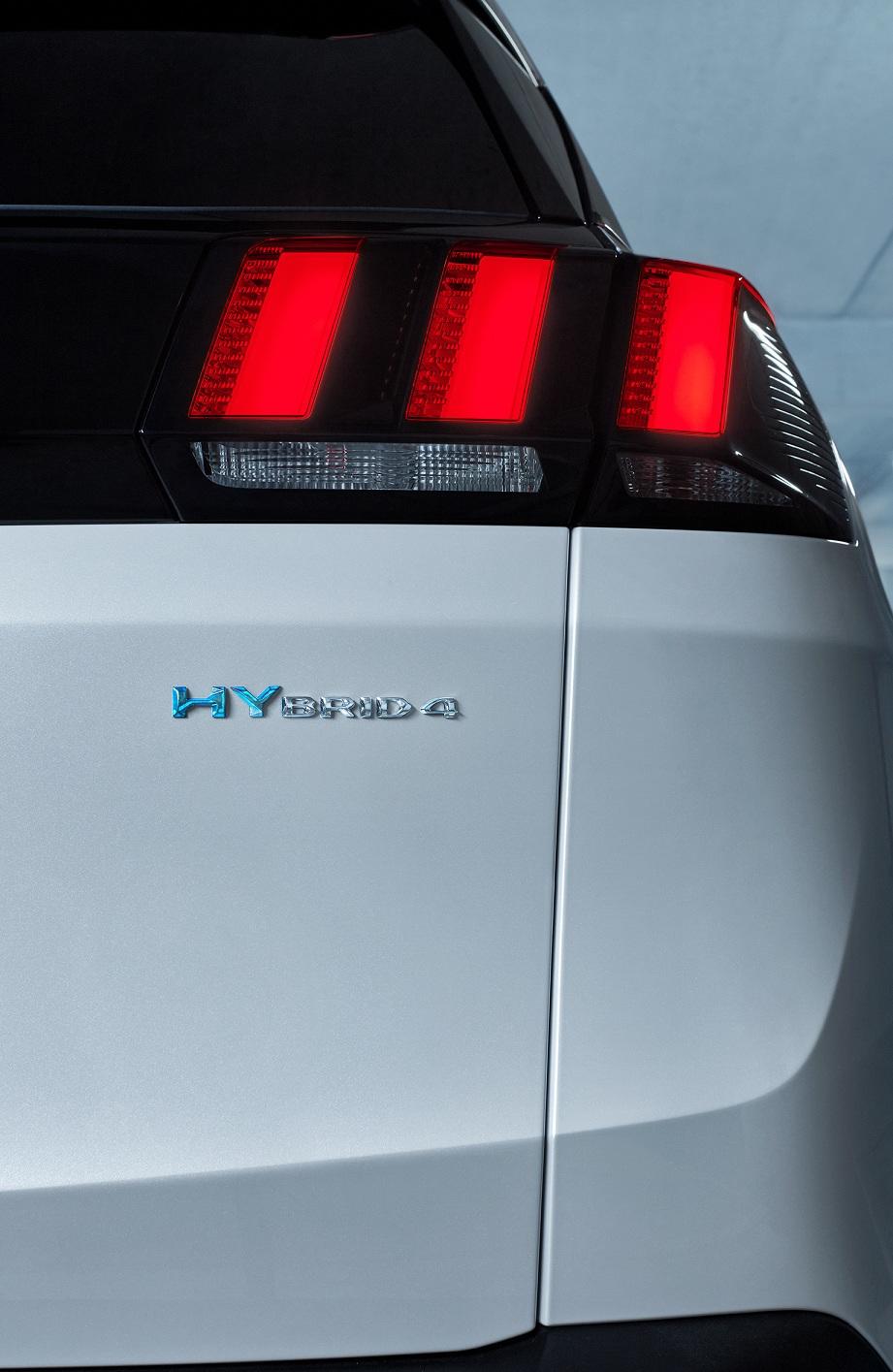 PEUGEOT 3008 HYBRID4 04