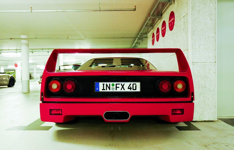 this-f40-is-just-hanging-out-in-a-garage-in-ingolstadt-1476934374736-2000×1333