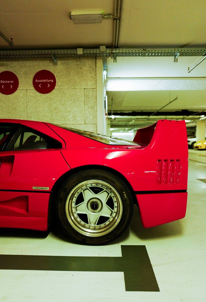 this-f40-is-just-hanging-out-in-a-garage-in-ingolstadt-1476934374771-2000×3000