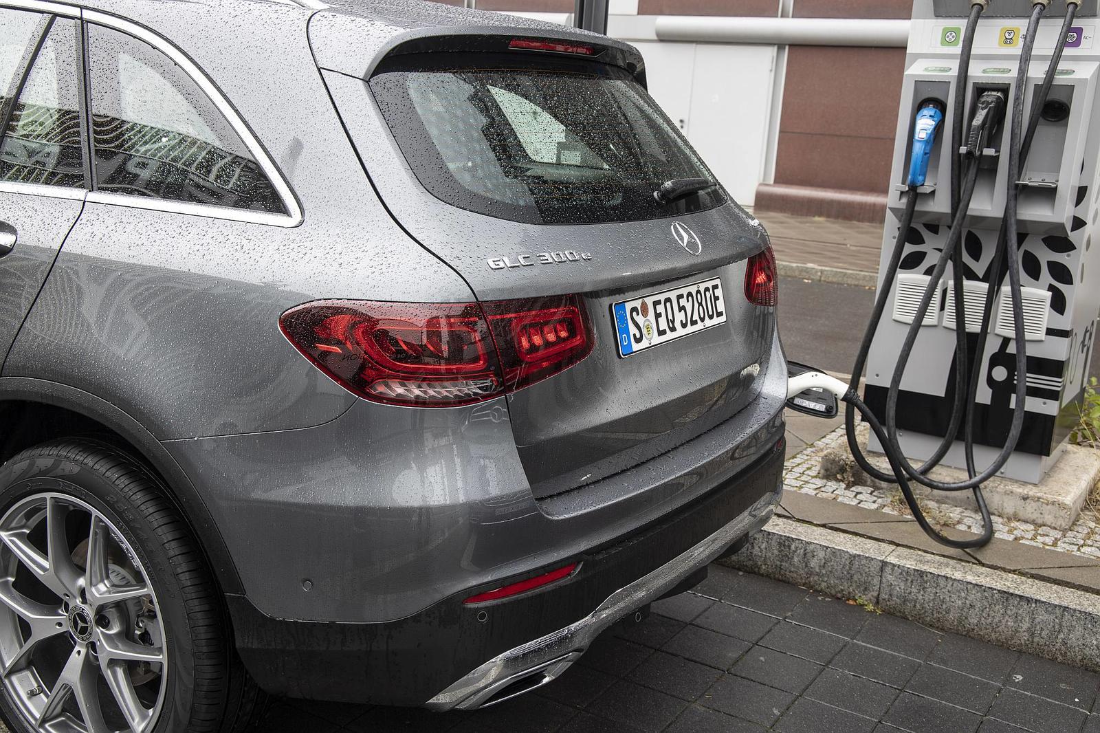 Mercedes-Benz GLE 350 de 4MATIC und GLC 300 e 4MATIC: Neue Plug-in-Hybride der dritten Generation: Der nächste Sprung bei der Reichweite

Mercedes-Benz GLE 350 de 4MATIC and GLC 300 e 4MATIC: New third-generation plug-in hybrids: The next jump in operatin