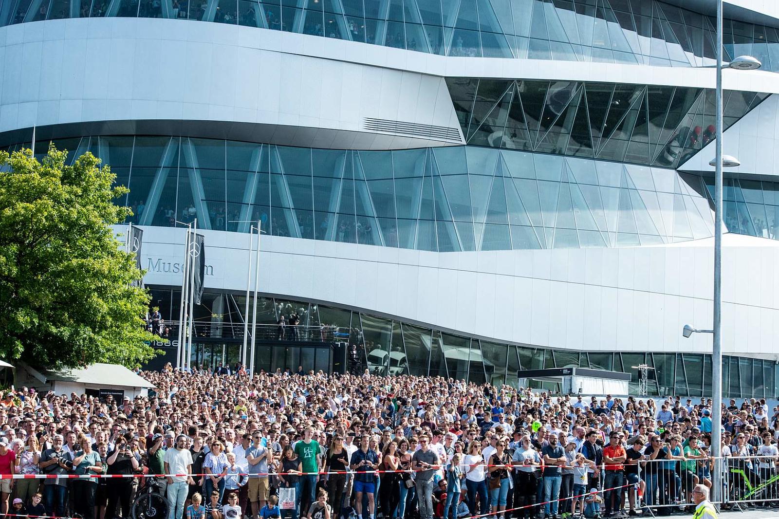 Vision Smart City – Mobilität der Zukunft heute erleben

Stuttgart sees first urban flight of Volocopter in Europe