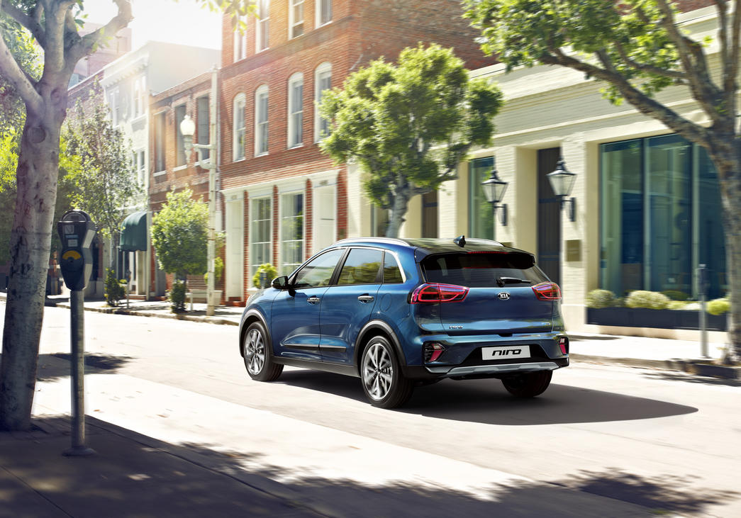 kia_niro_my20_3_4_rear_driving_14985_87905