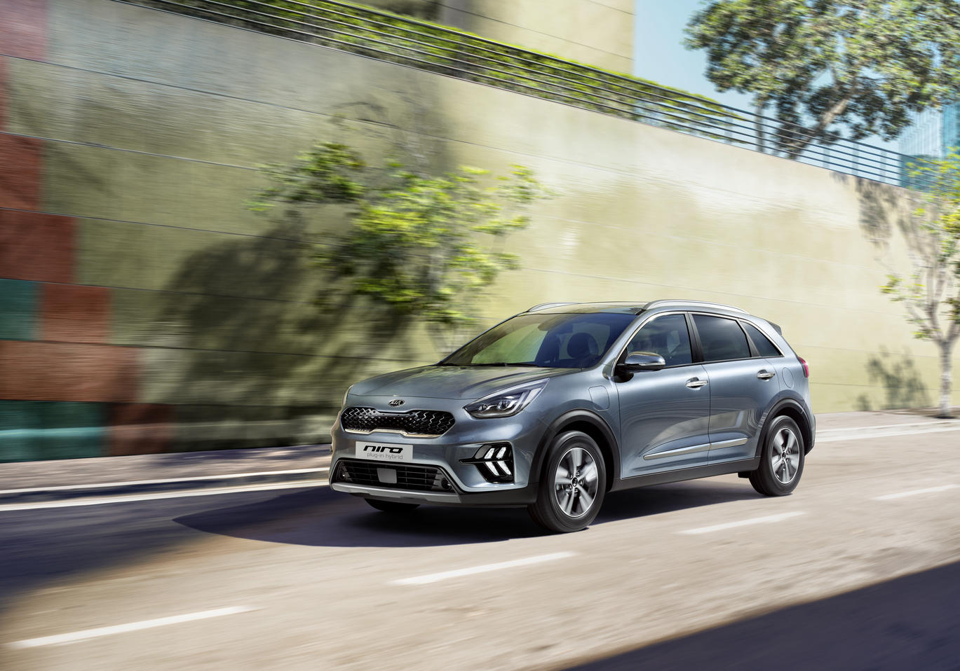 kia_niro_phev_my20_3_4_front_driving_14987_87848