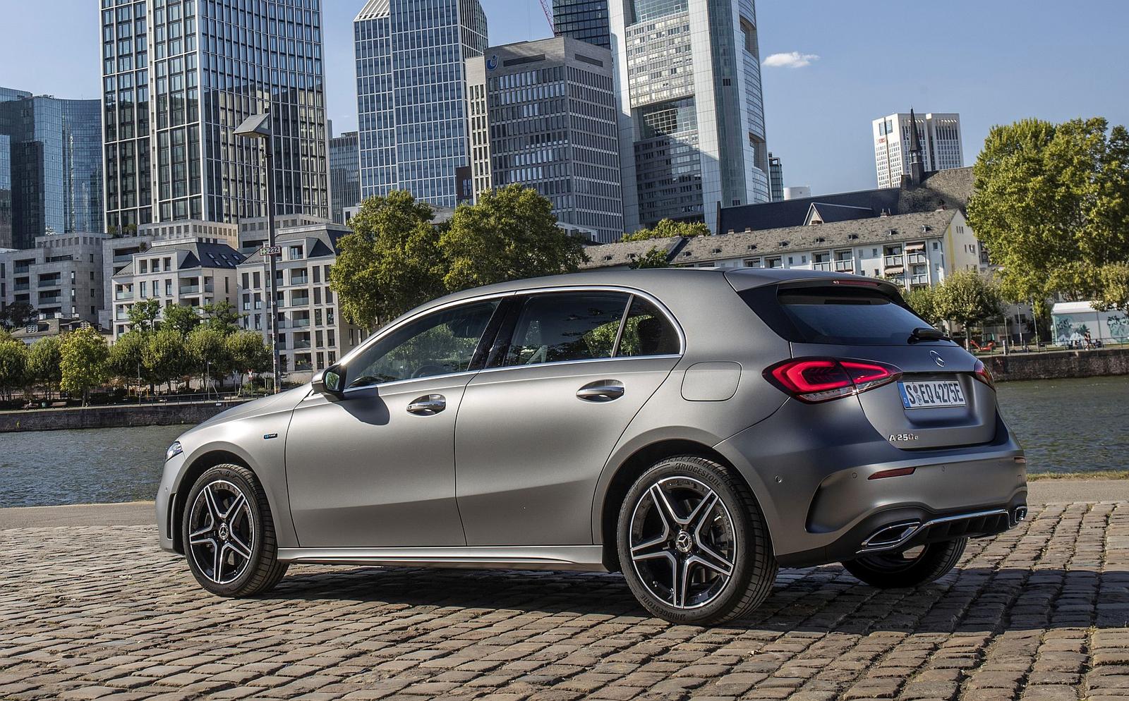 Mercedes-Benz Plug-in-Hybride – die neue EQ Power Familie Frankfurt 2019

Mercedes-Benz plug-in hybrids – The New EQ Power Family Frankfurt, September 2019