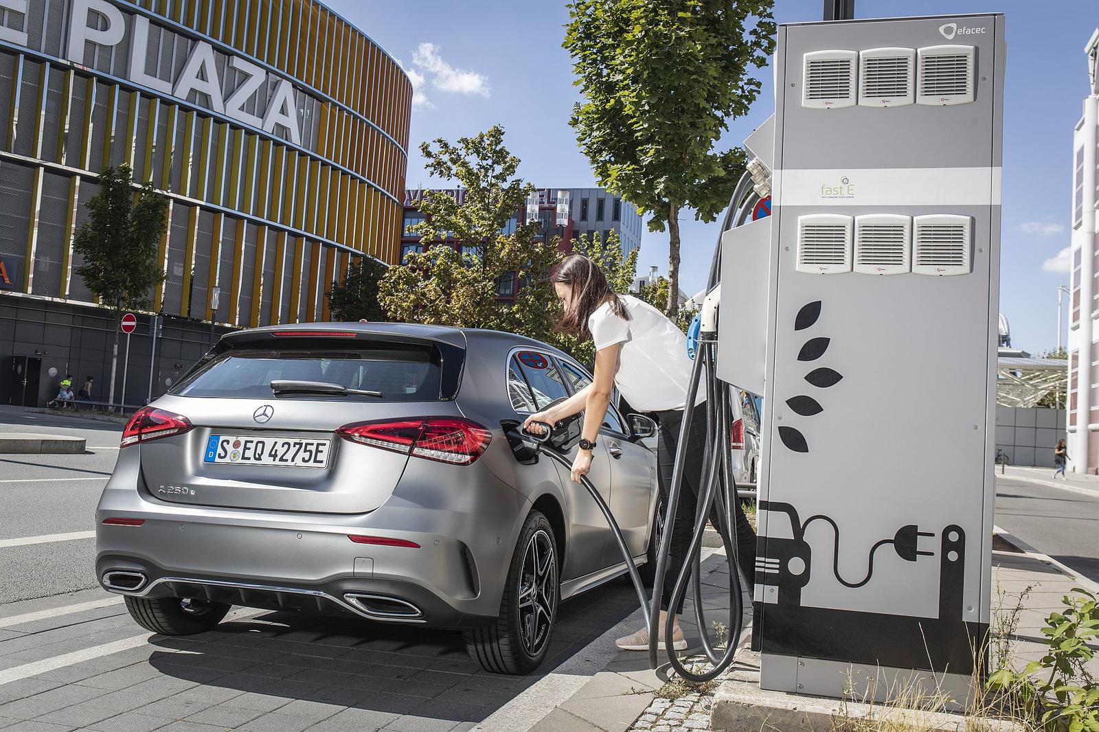 Mercedes-Benz Plug-in-Hybride – die neue EQ Power Familie Frankfurt 2019

Mercedes-Benz plug-in hybrids – The New EQ Power Family Frankfurt, September 2019