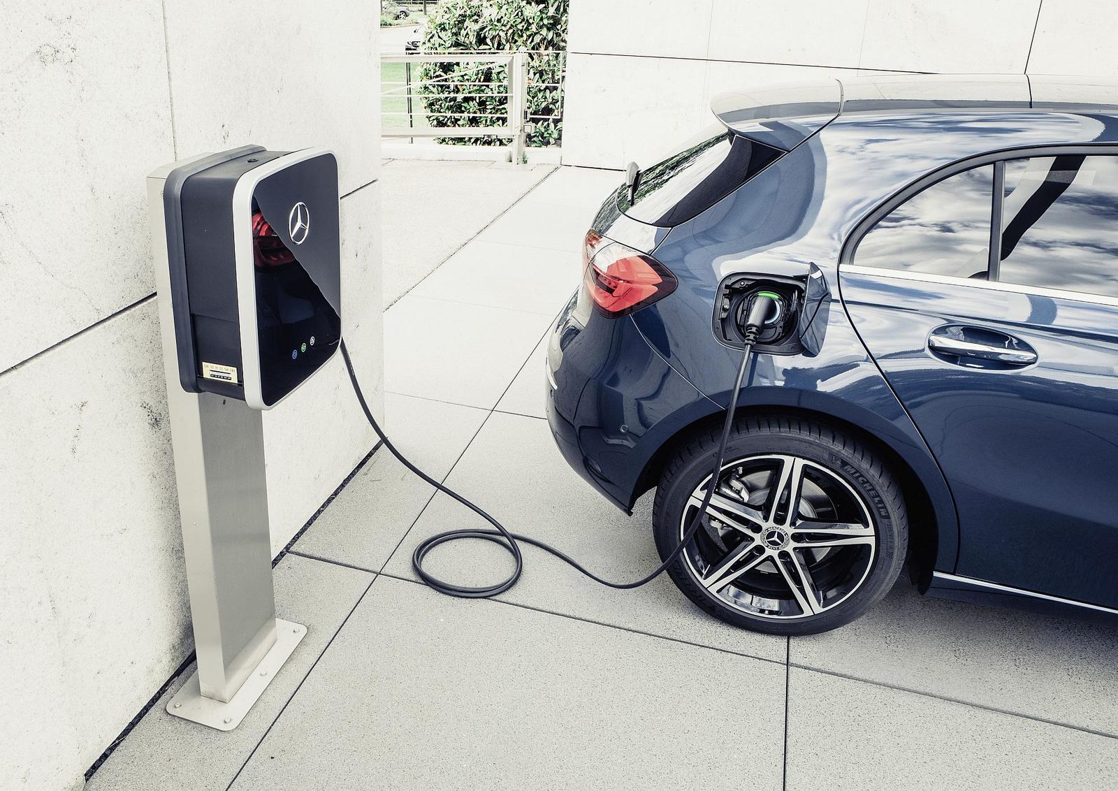 Mercedes-Benz: Breites Angebot an Plug-in-Hybriden der dritten Generation: EQ Power erstmals auch für A- und B-Klasse

Mercedes-Benz: wide range of third-generation plug-in hybrids: EQ Power for the first time also for A- and B-Class