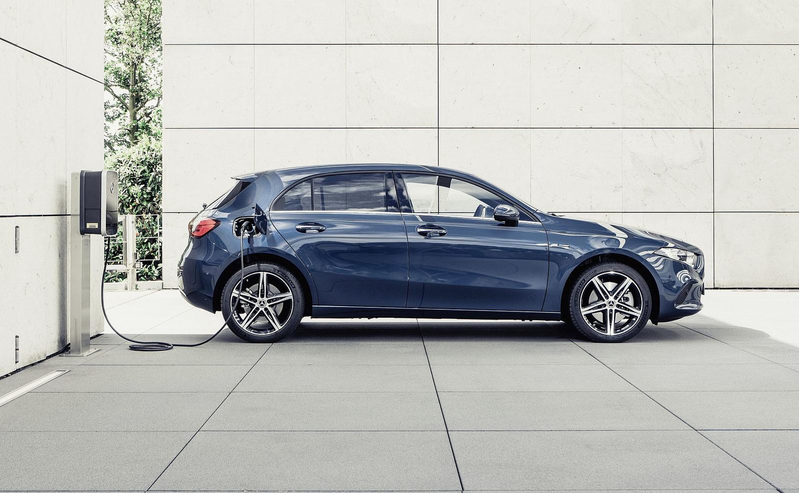 Mercedes-Benz: Breites Angebot an Plug-in-Hybriden der dritten Generation: EQ Power erstmals auch für A- und B-Klasse

Mercedes-Benz: wide range of third-generation plug-in hybrids: EQ Power for the first time also for A- and B-Class