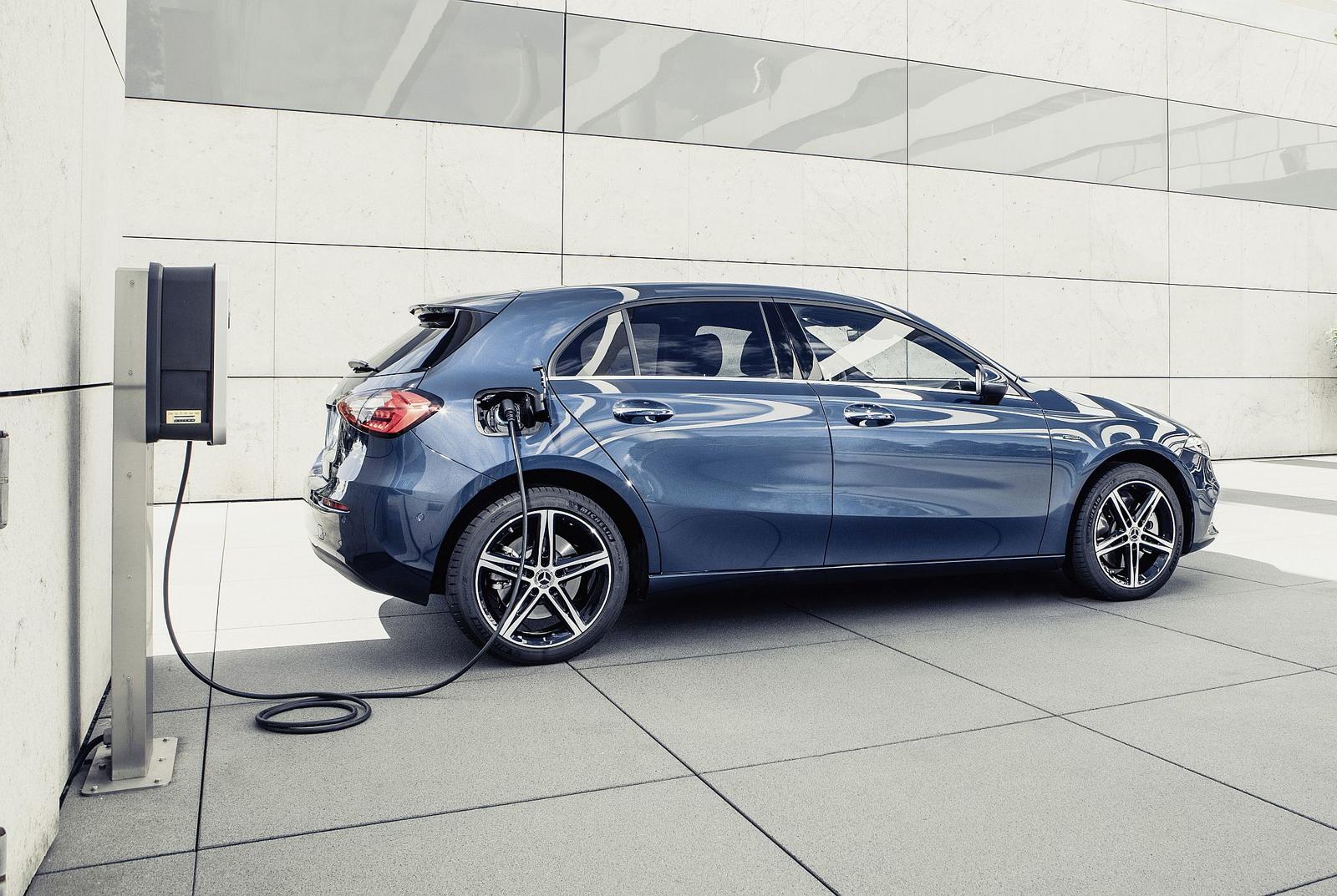 Mercedes-Benz: Breites Angebot an Plug-in-Hybriden der dritten Generation: EQ Power erstmals auch für A- und B-Klasse

Mercedes-Benz: wide range of third-generation plug-in hybrids: EQ Power for the first time also for A- and B-Class