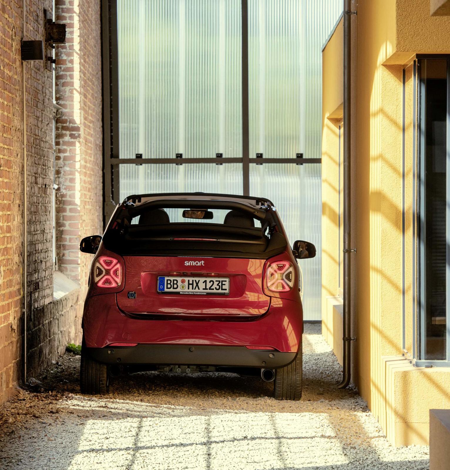 Die neue Generation: smart EQ fortwo cabrio

The new generation: smart EQ fortwo cabrio