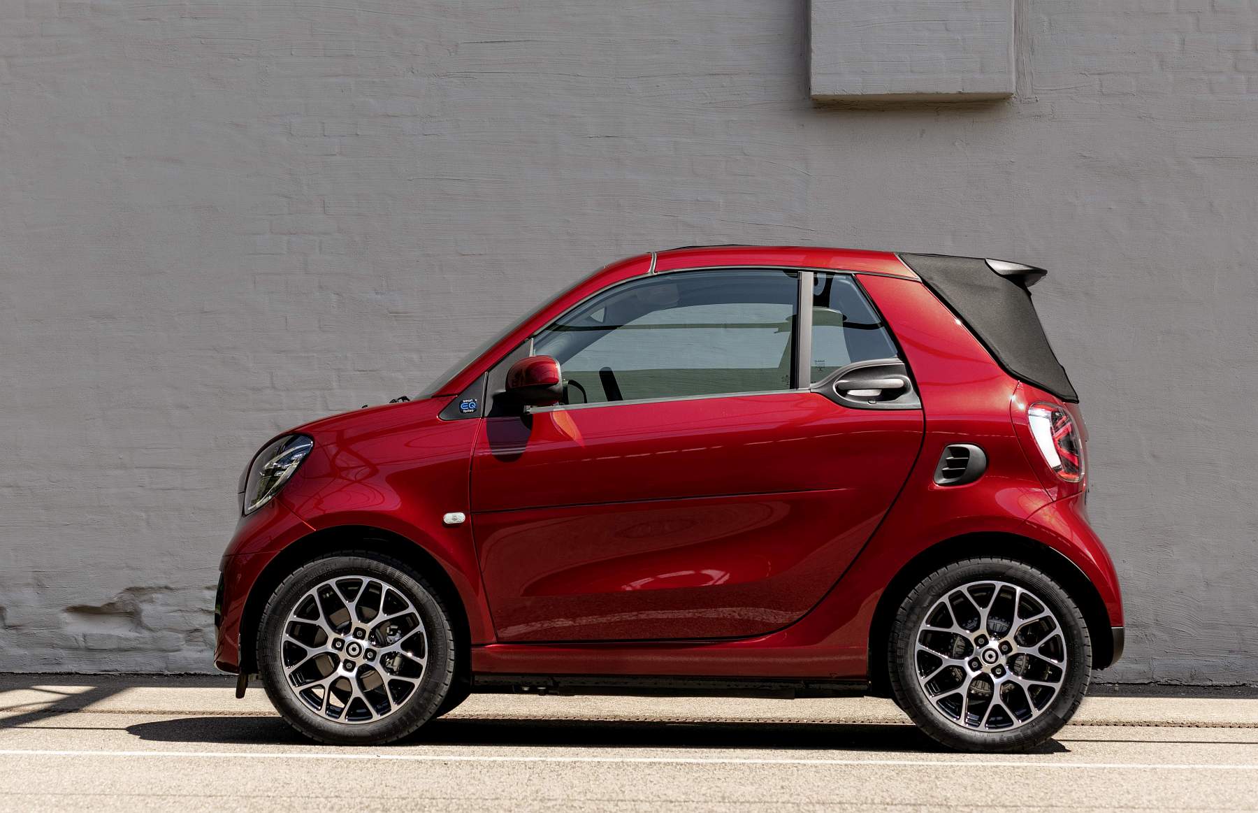 Die neue Generation: smart EQ fortwo cabrio

The new generation: smart EQ fortwo cabrio