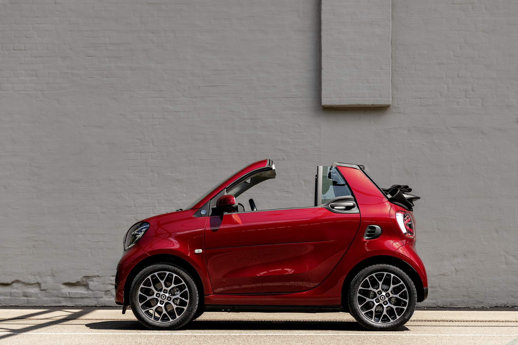Die neue Generation: smart EQ fortwo cabrio

The new generation: smart EQ fortwo cabrio