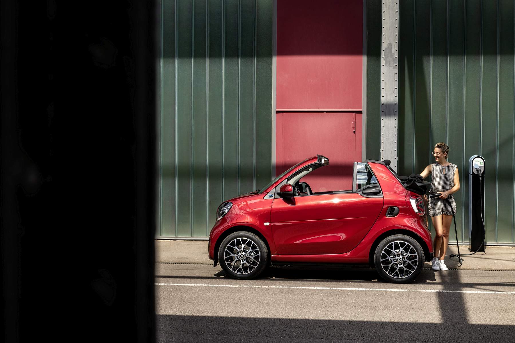 Die neue Generation: smart EQ fortwo cabrio

The new generation: smart EQ fortwo cabrio