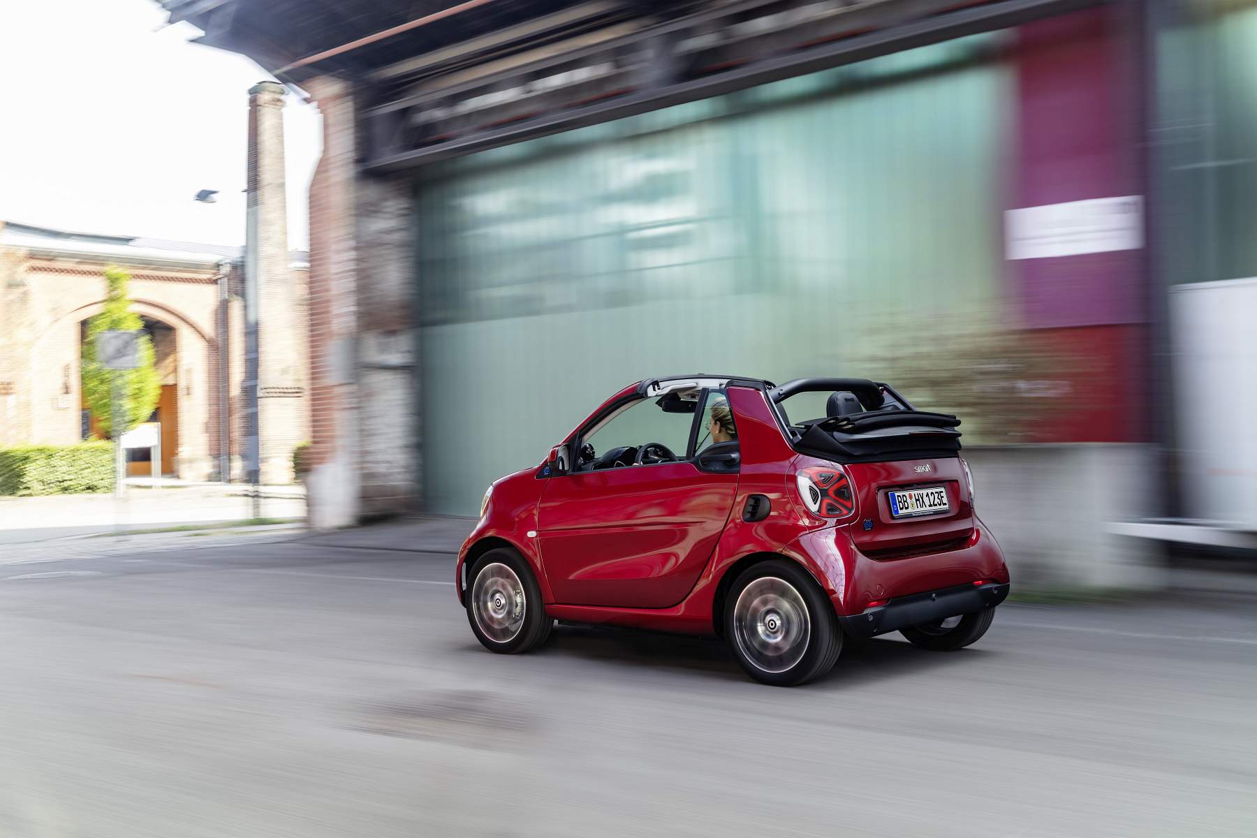 Die neue Generation: smart EQ fortwo cabrio

The new generation: smart EQ fortwo cabrio