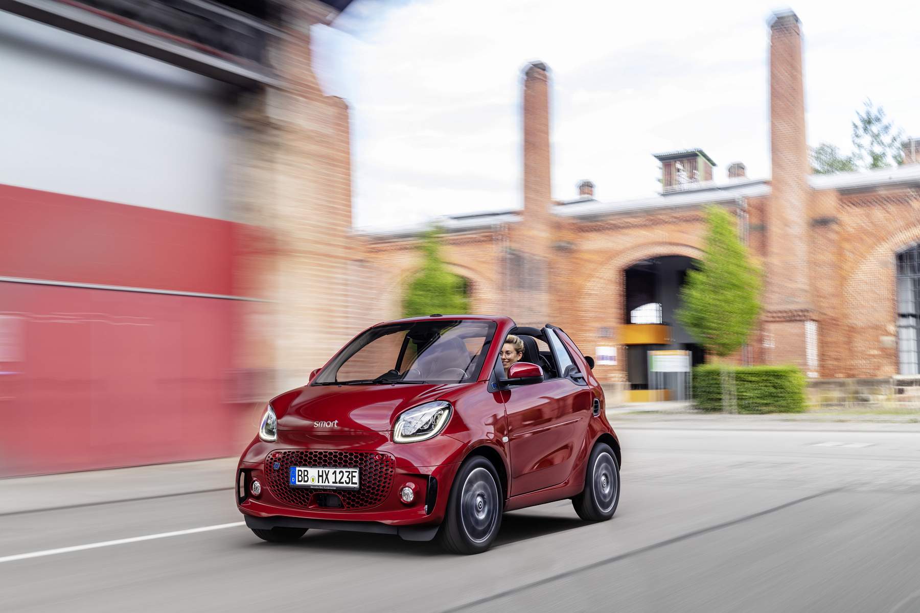 Die neue Generation: smart EQ fortwo cabrio

The new generation: smart EQ fortwo cabrio