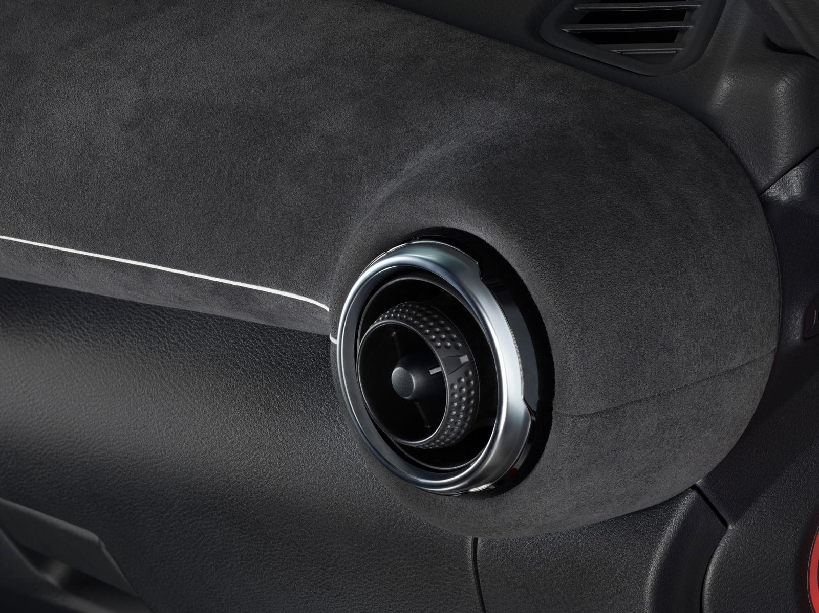 Oct. 7 – 2pm CET – New Nissan JUKE Interior 11-2830×2121-2122×1590