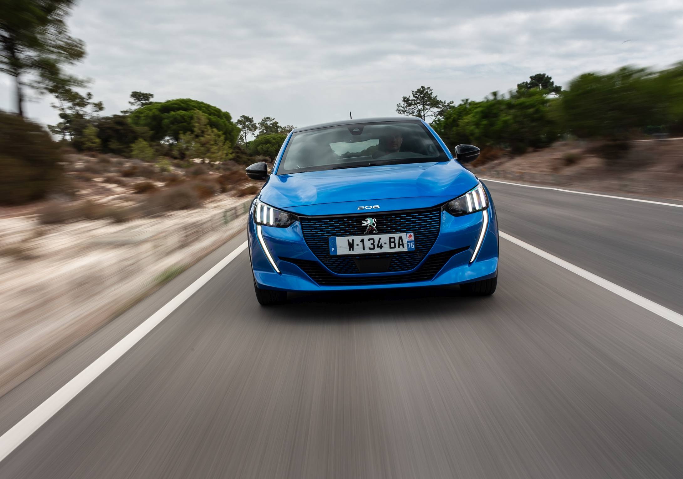 PEUGEOT_e208_0919TC-409