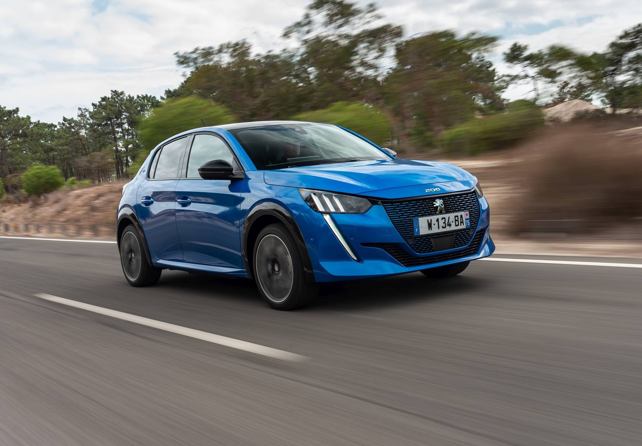 PEUGEOT_e208_0919TC-418