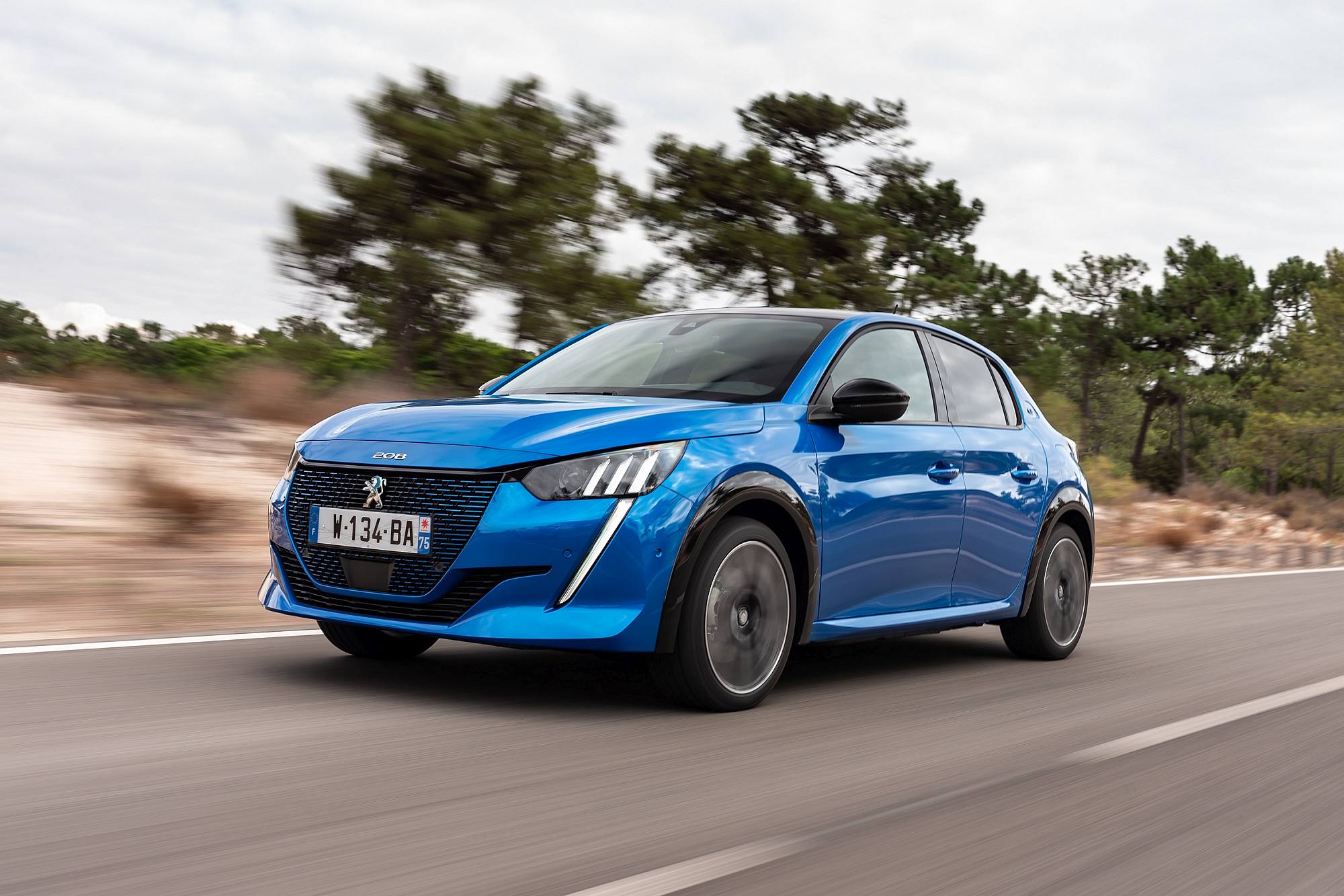PEUGEOT_e208_TC-412
