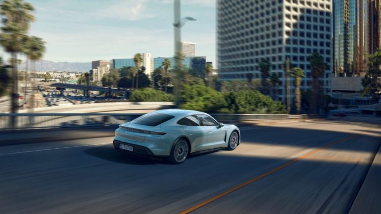 low_taycan_4s_2019_porsche_ag-11-747×420