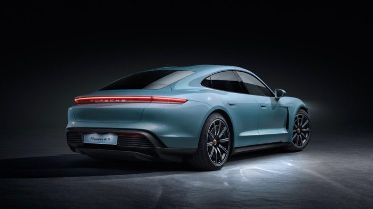 low_taycan_4s_2019_porsche_ag-7-747×420