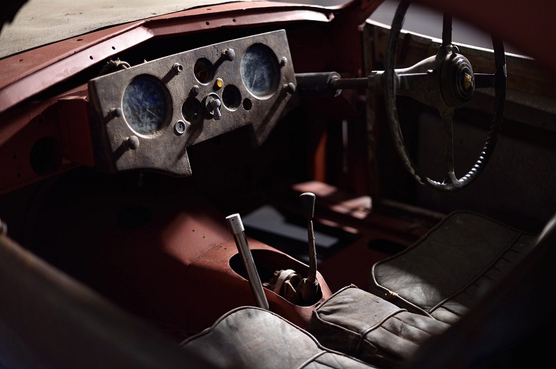 1954-Jaguar-XK120-FHC-interior-2-2000×1331
