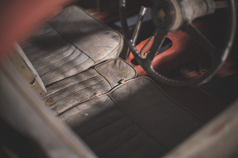 1954-Jaguar-XK120-FHC-interior-7-2000×1331