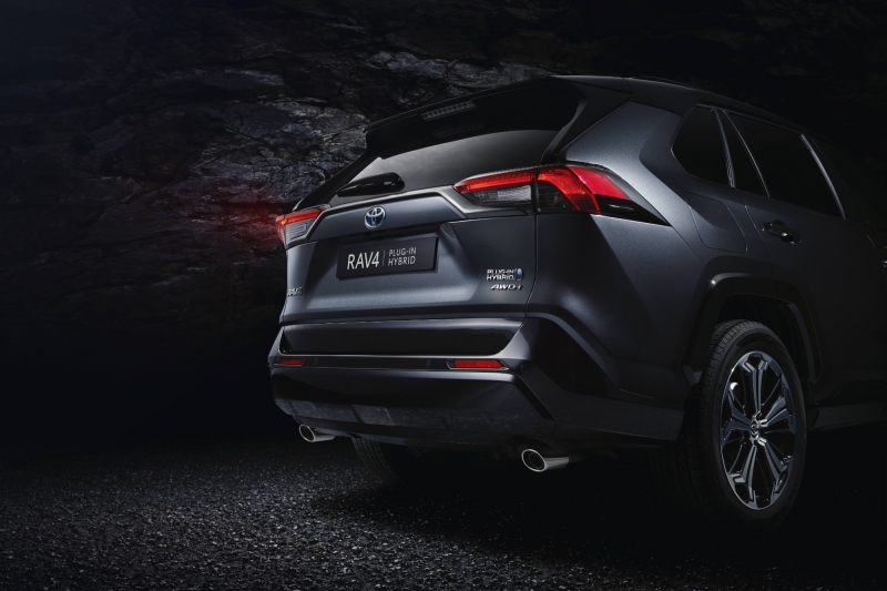 RAV4HybridPlug-inRR-2000×1500