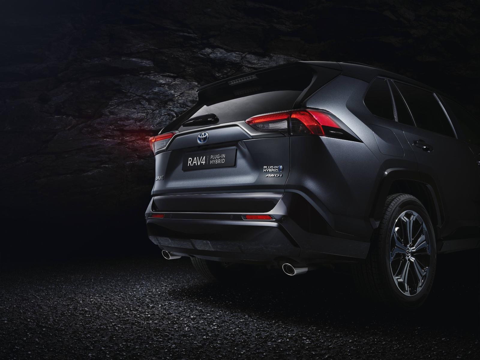 RAV4HybridPlug-inRR-2000×1500