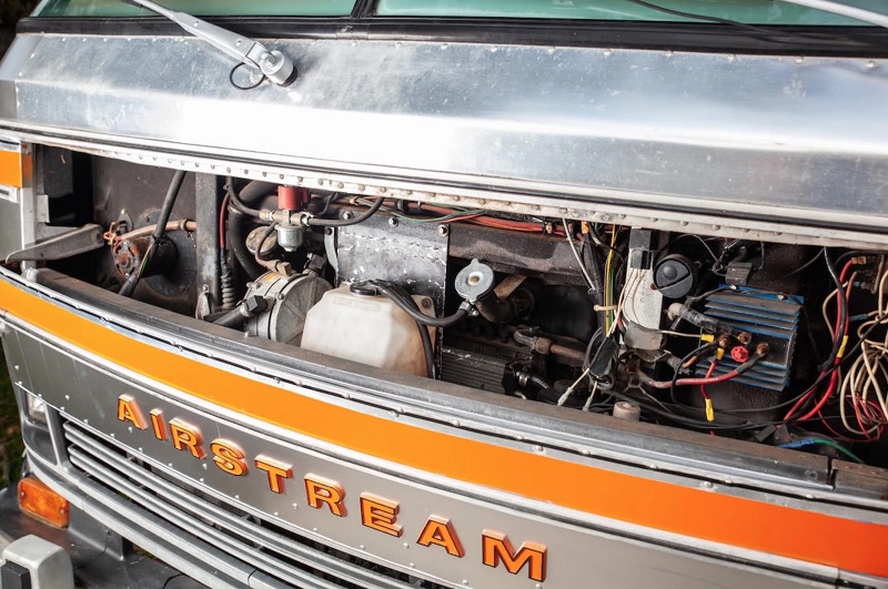 Airstream-Excella-280-Motorhome-Engine