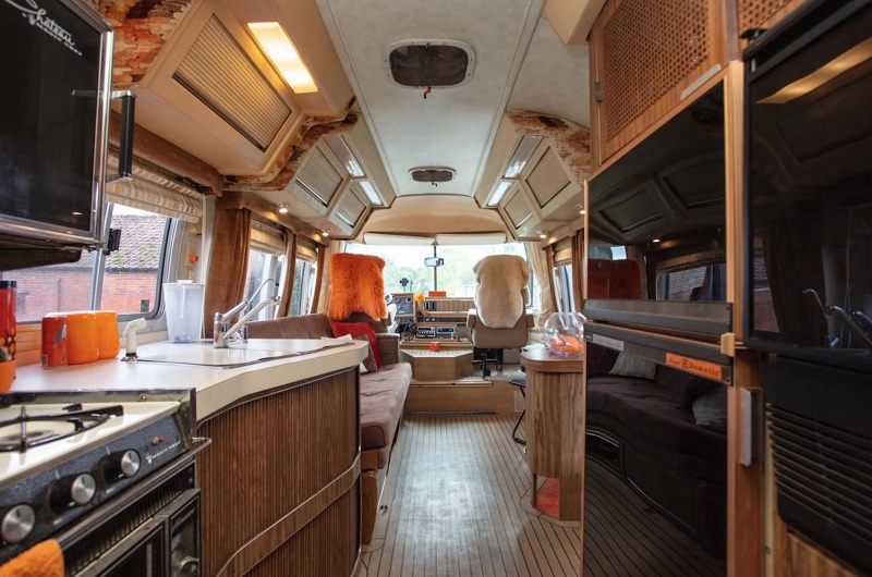 Airstream-Excella-280-Motorhome-Interior-2
