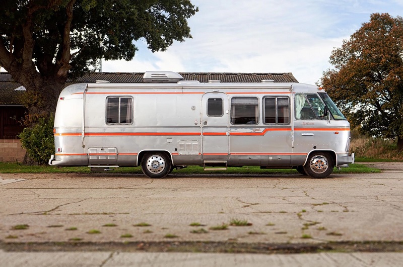 Airstream-Excella-280-Motorhome-Side-2