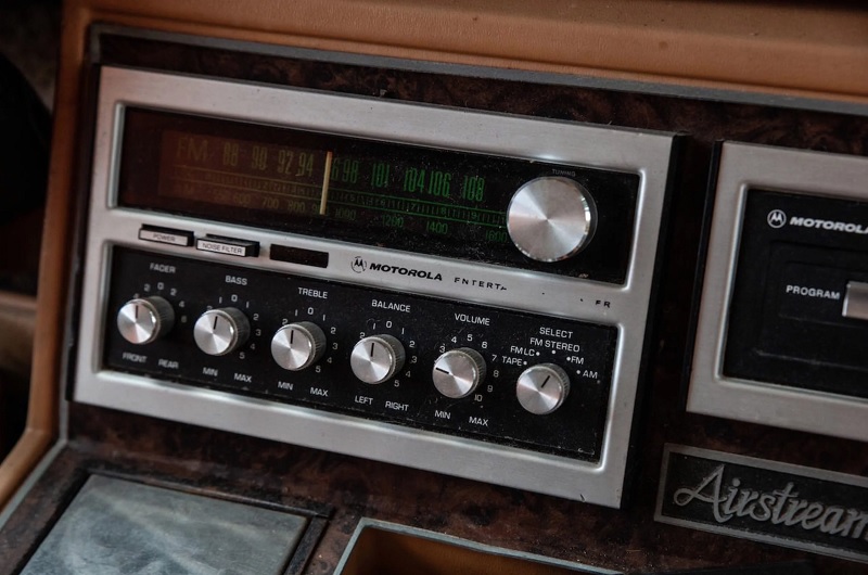 Airstream-Excella-280-Motorhome-Stereo