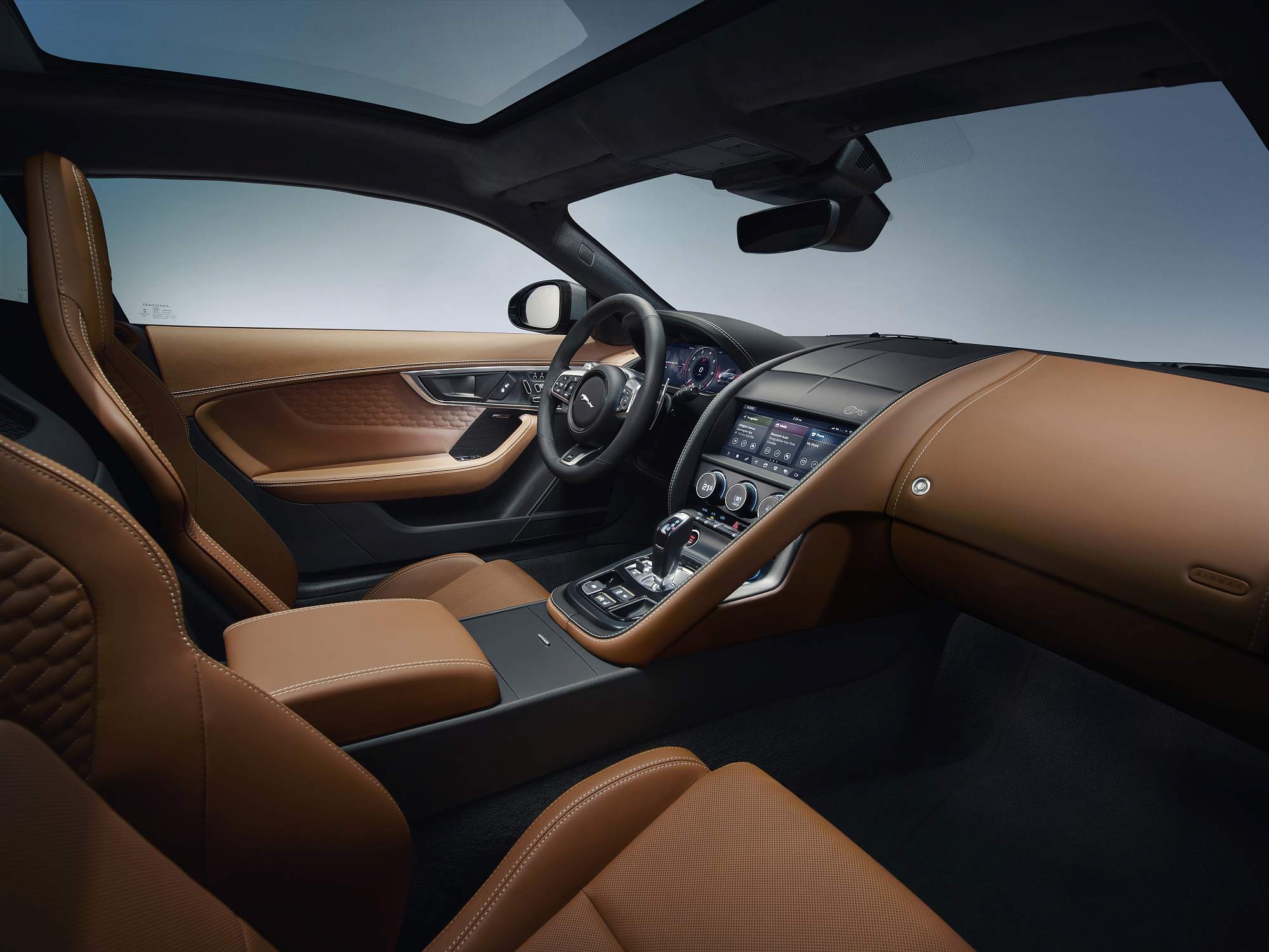 Jag_F-TYPE_21MY_Image_Studio_Interior_SiennaTan_02.12.19_01