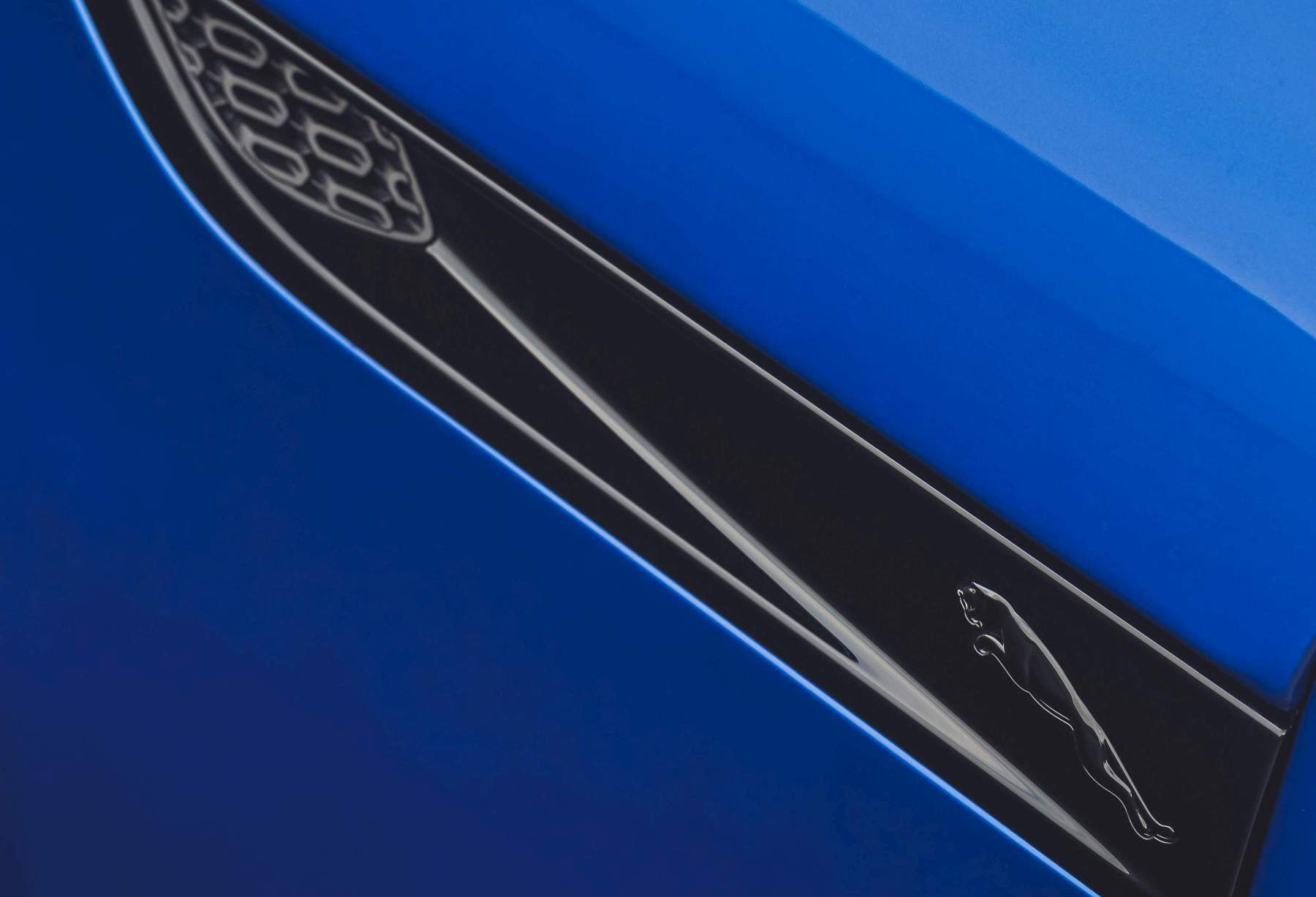 Jag_F-TYPE_21MY_Reveal_Image_Detail_Sidevent_Leaper_02.12.19_04