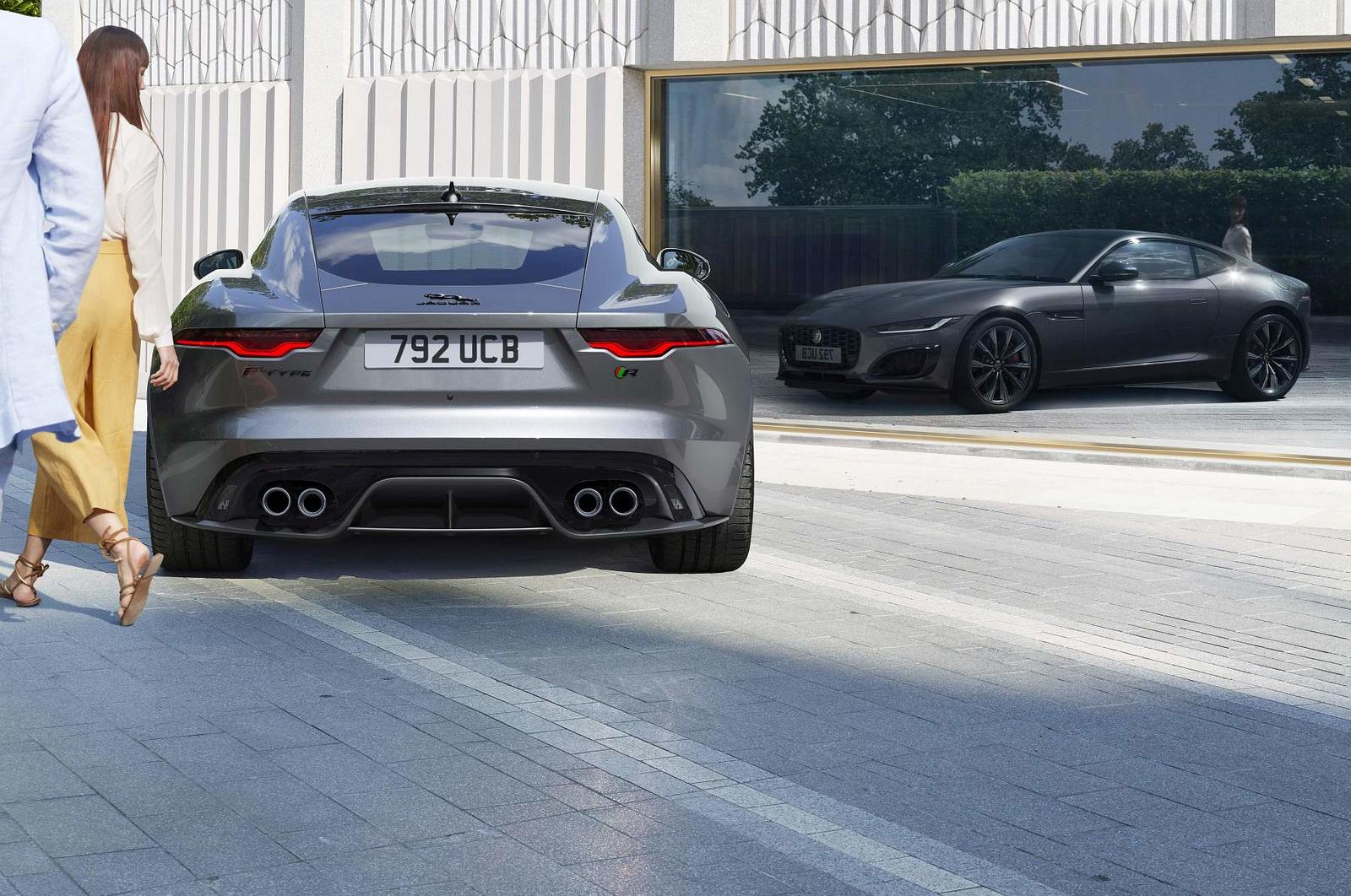 Jag_F-TYPE_21MY_Reveal_Image_Lifestyle_EigerGrey_02.12.19_03