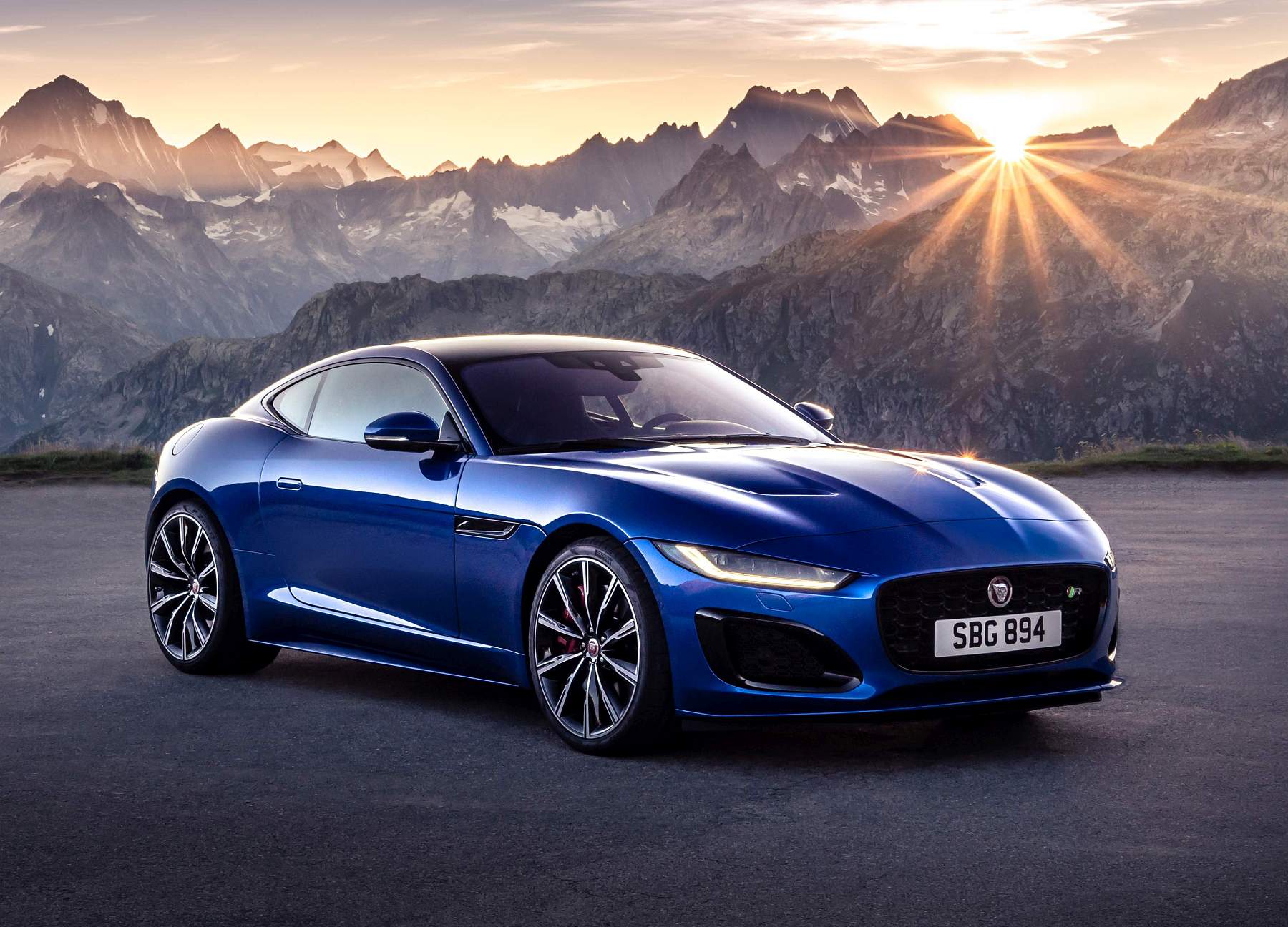 Jag_F-TYPE_R_21MY_Velocity_Blue_Reveal_Switzerland_02.12.19_01
