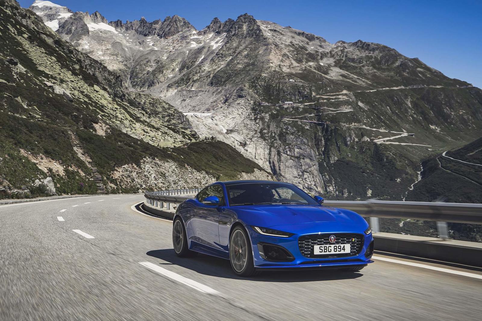 Jag_F-TYPE_R_21MY_Velocity_Blue_Reveal_Switzerland_02.12.19_06