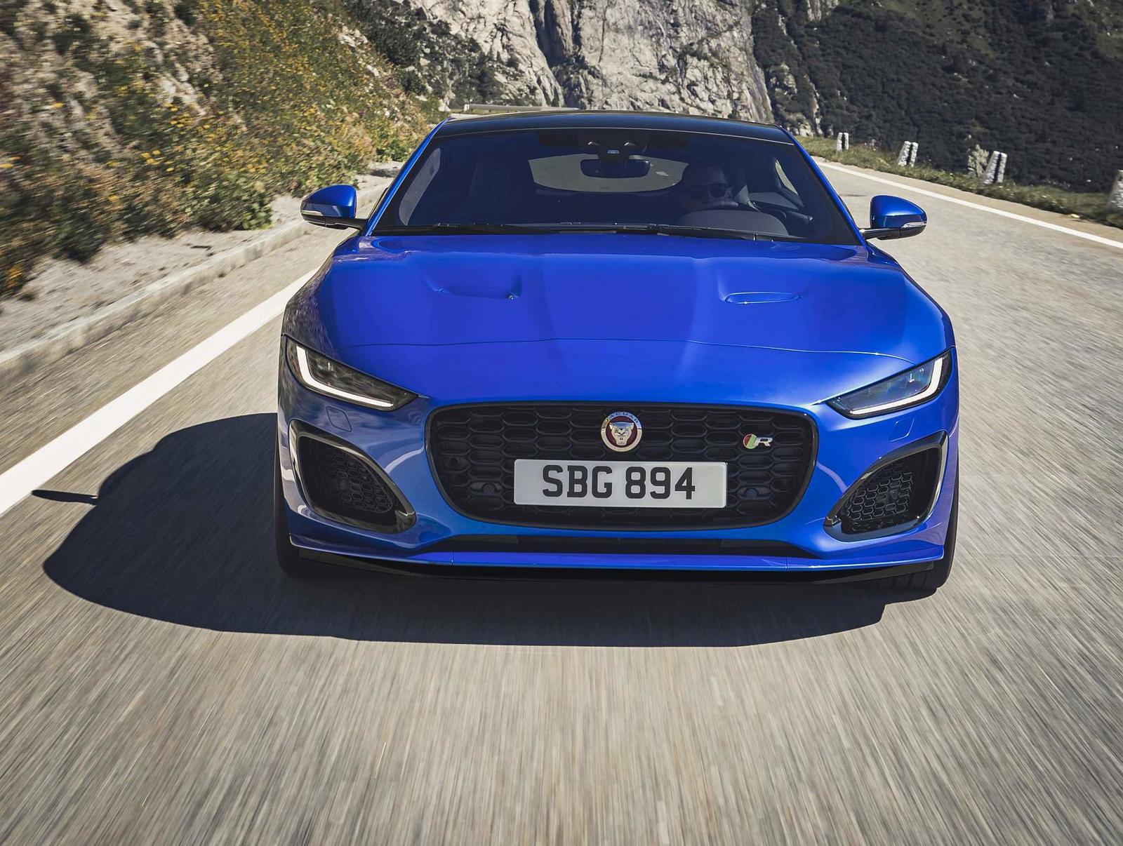 Jag_F-TYPE_R_21MY_Velocity_Blue_Reveal_Switzerland_02.12.19_07
