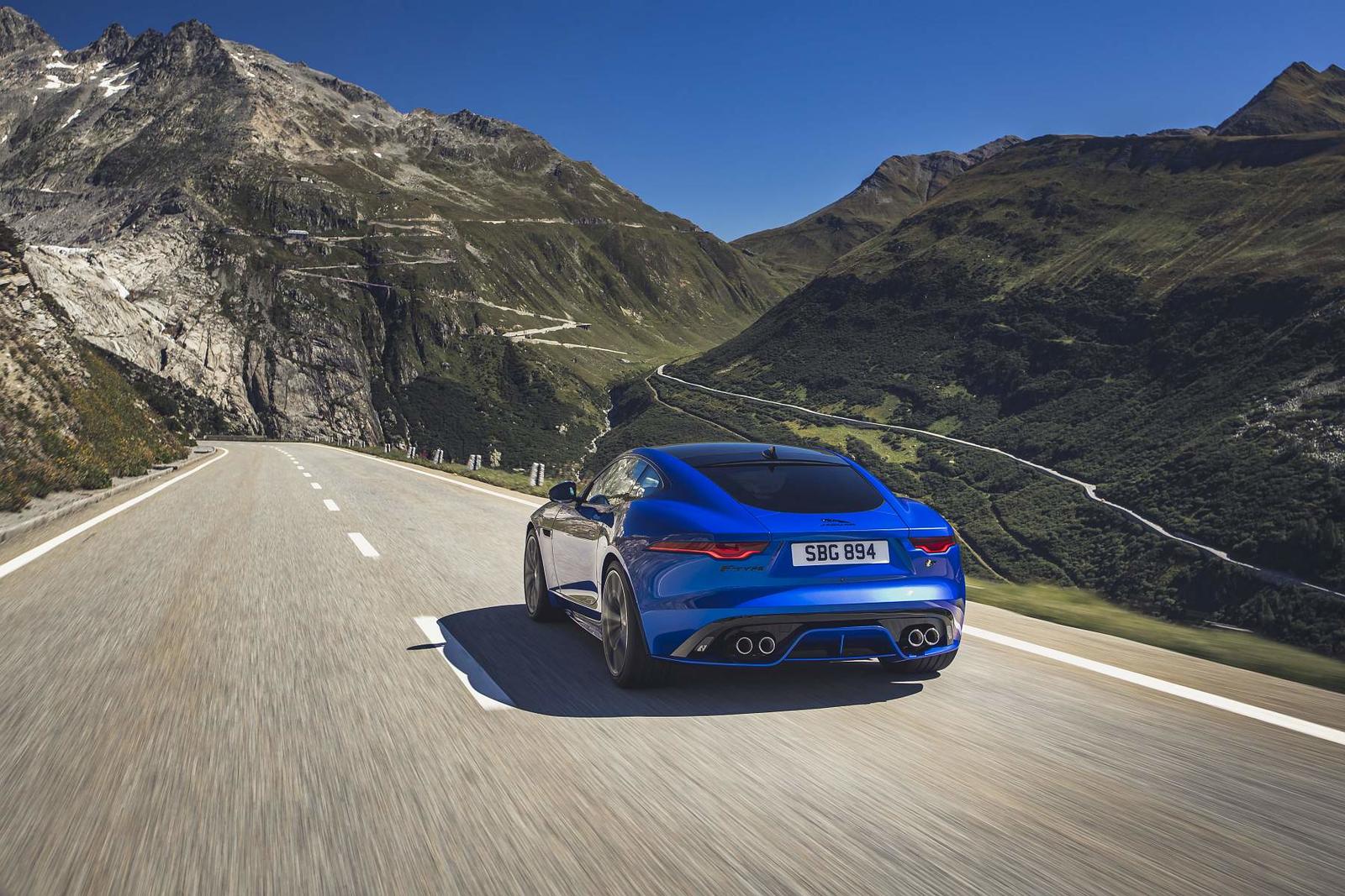 Jag_F-TYPE_R_21MY_Velocity_Blue_Reveal_Switzerland_02.12.19_08