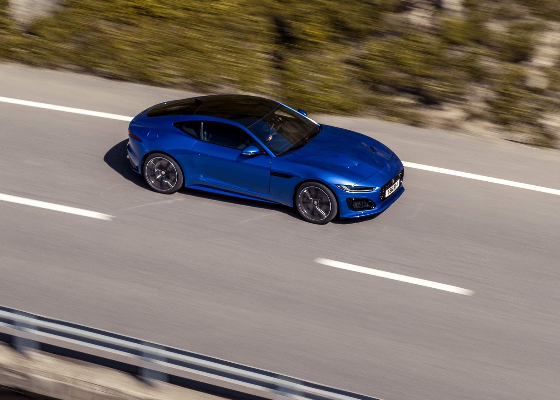 Jag_F-TYPE_R_21MY_Velocity_Blue_Reveal_Switzerland_02.12.19_10