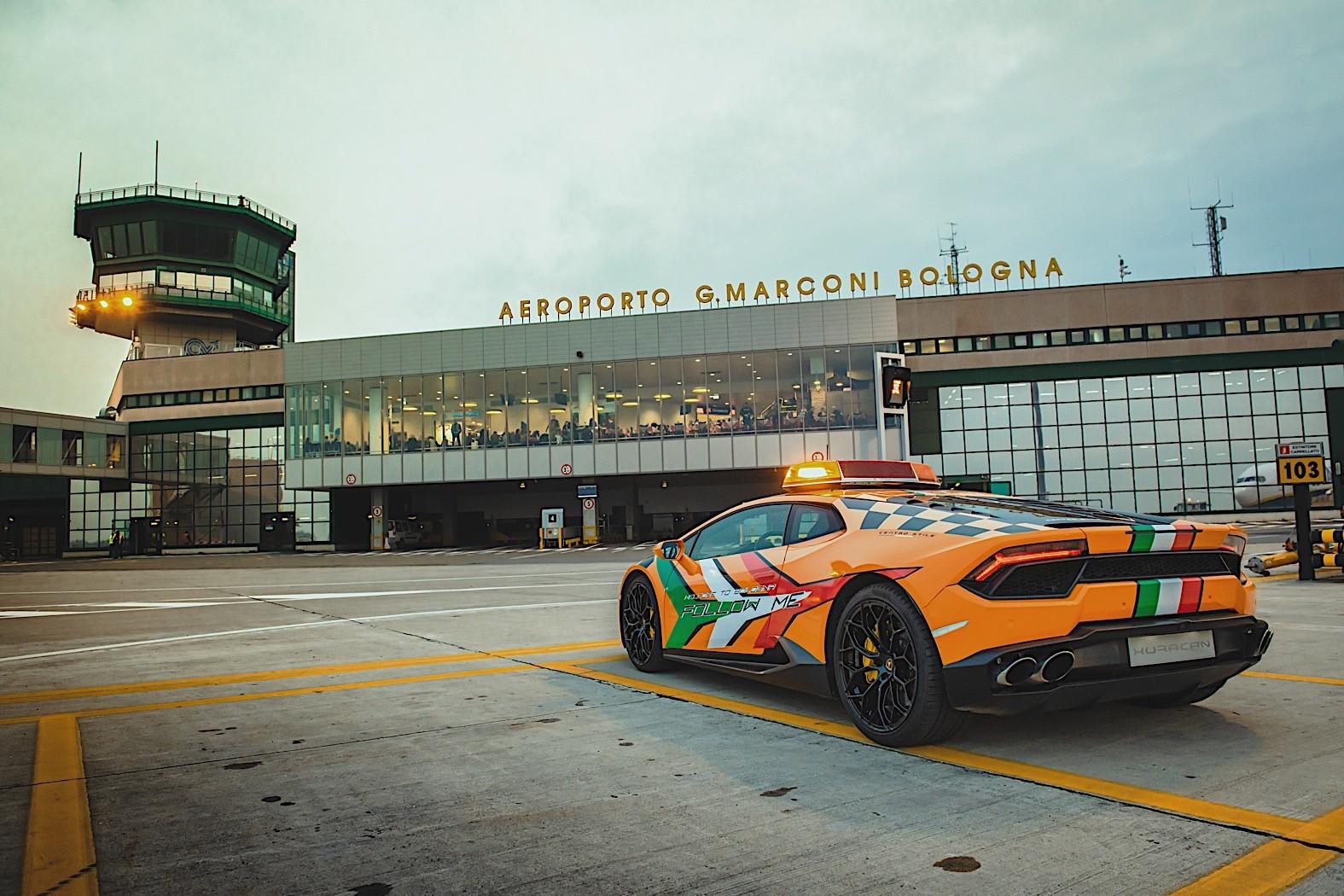 airplanes-to-chase-a-lamborghini-huracan-down-the-runway-in-bologna-italy_1