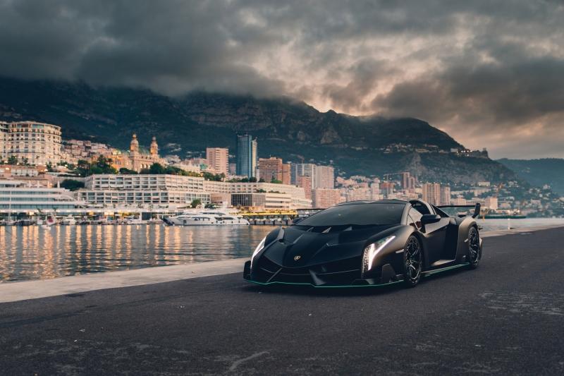 Lamborghini-Veneno-Roadster-negro-satinado-1