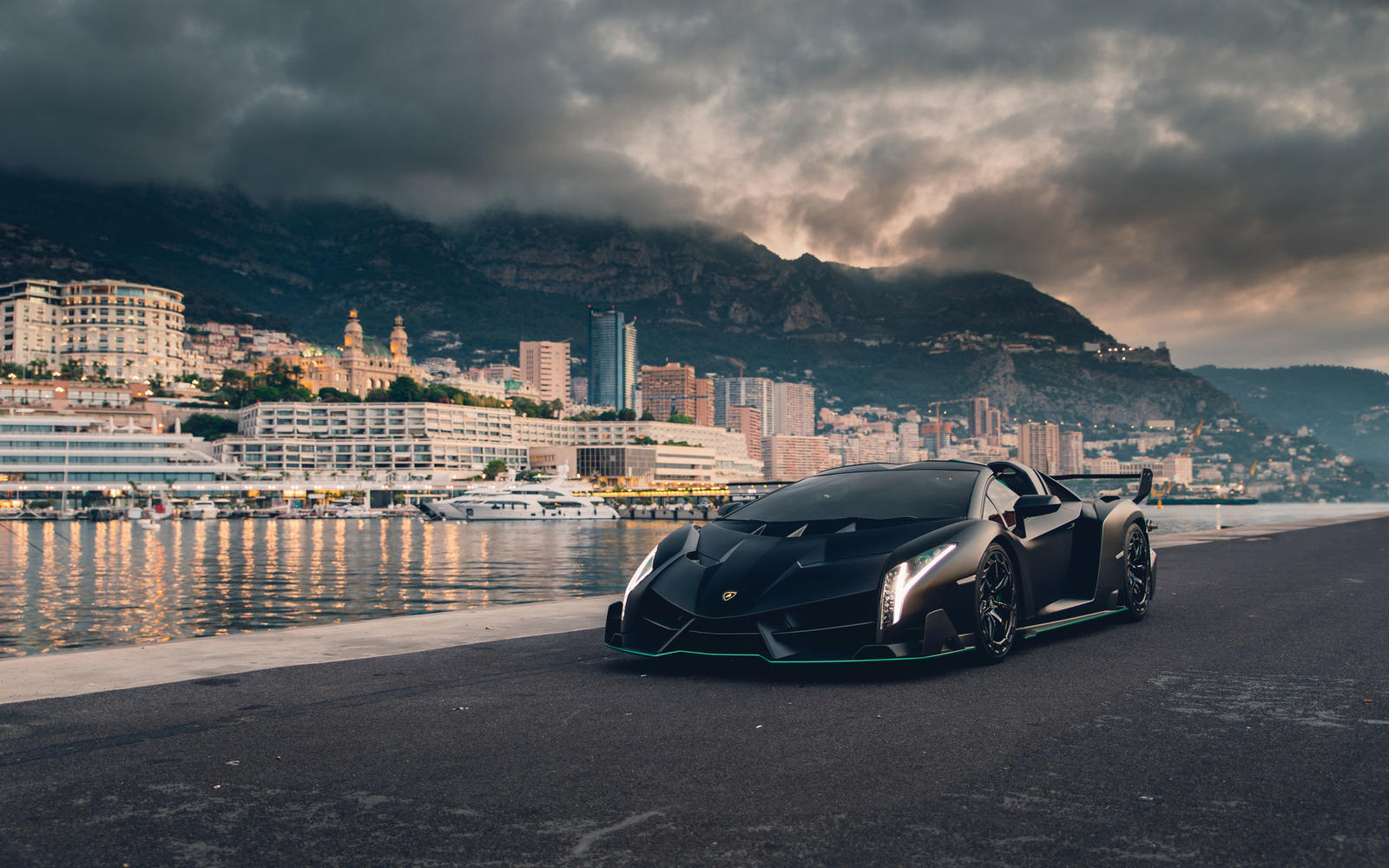 Lamborghini-Veneno-Roadster-negro-satinado-1