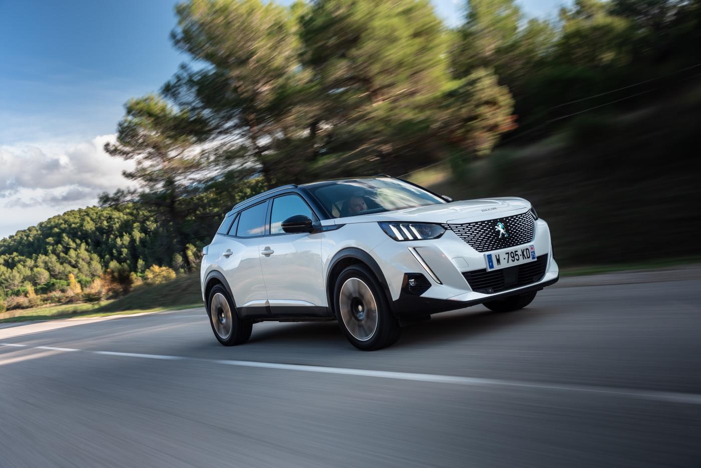 Peugeot_e-2008_035