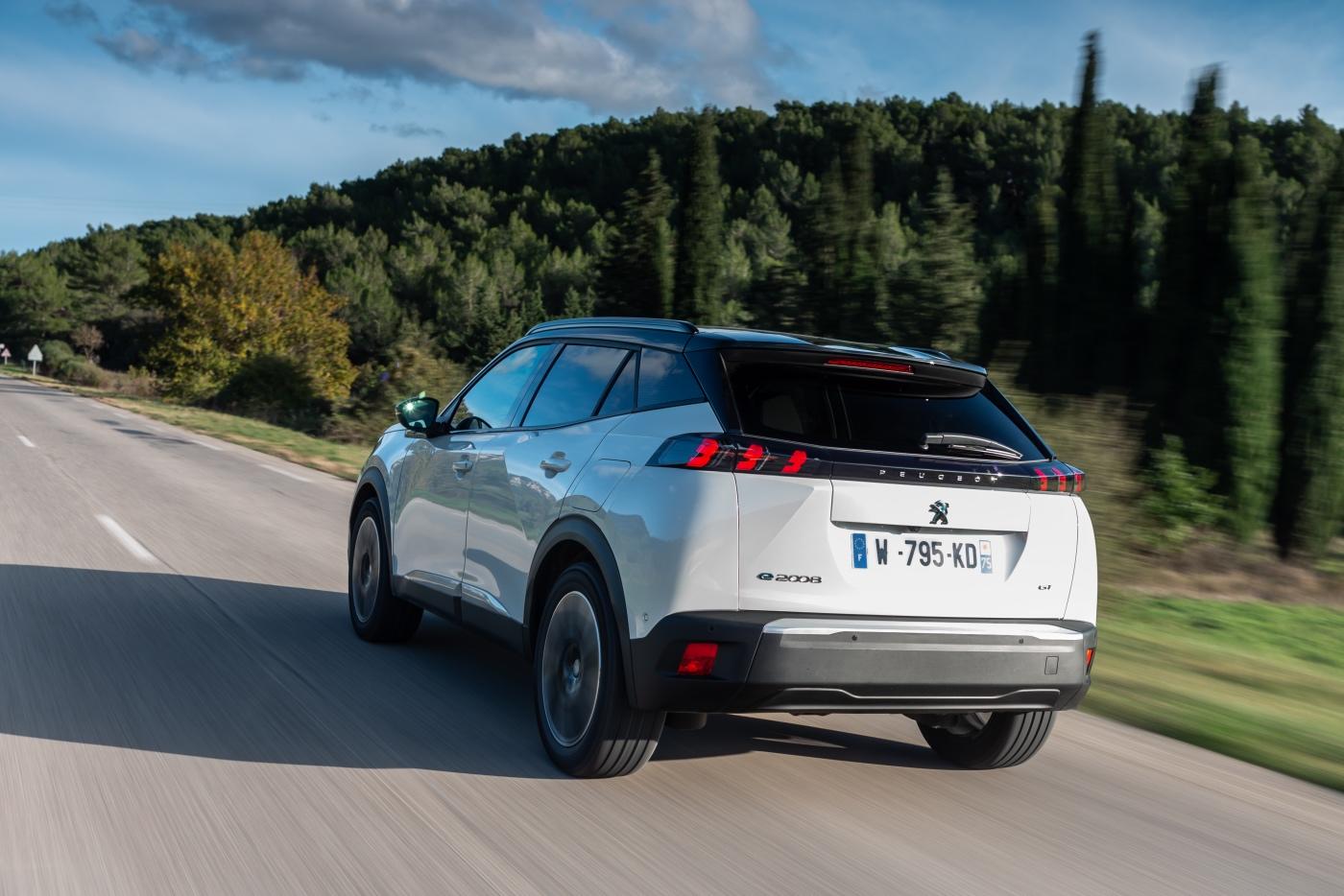 Peugeot_e-2008_040