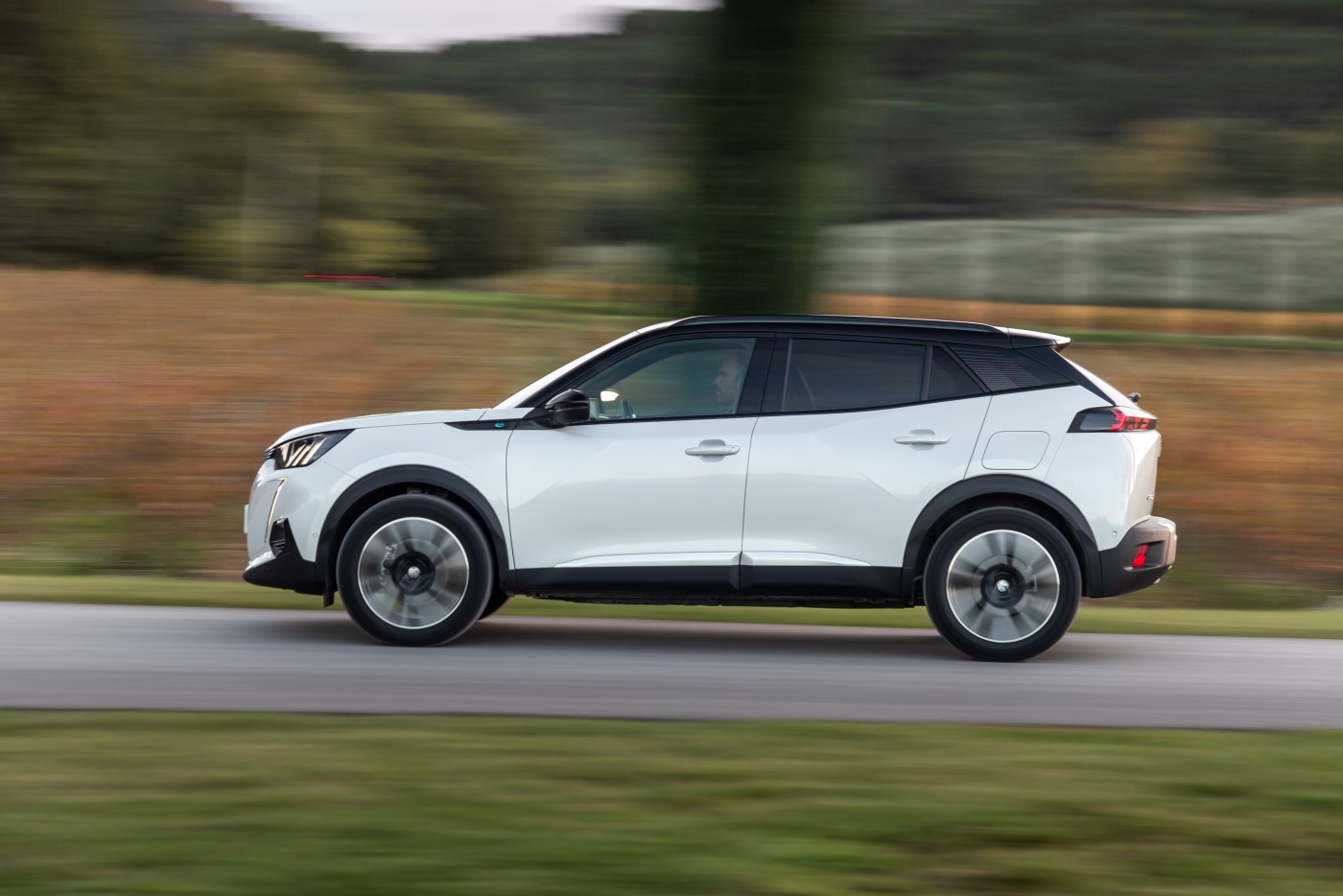 Peugeot_e-2008_049